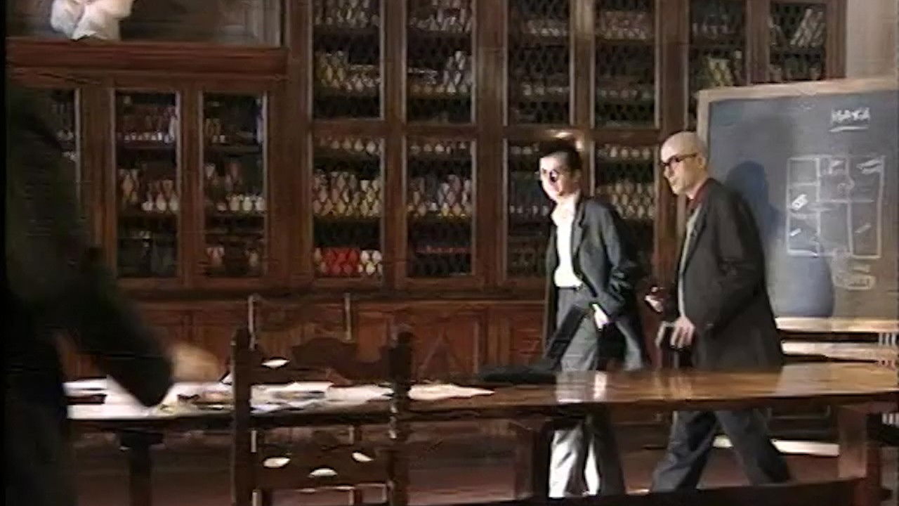 The locked-room mystery. Mara