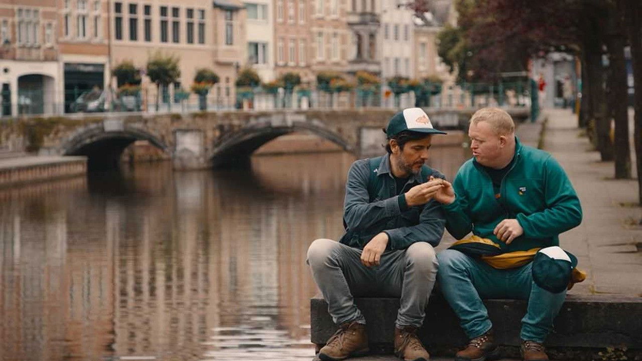 The maritime police pull Dieter and Kevin aside