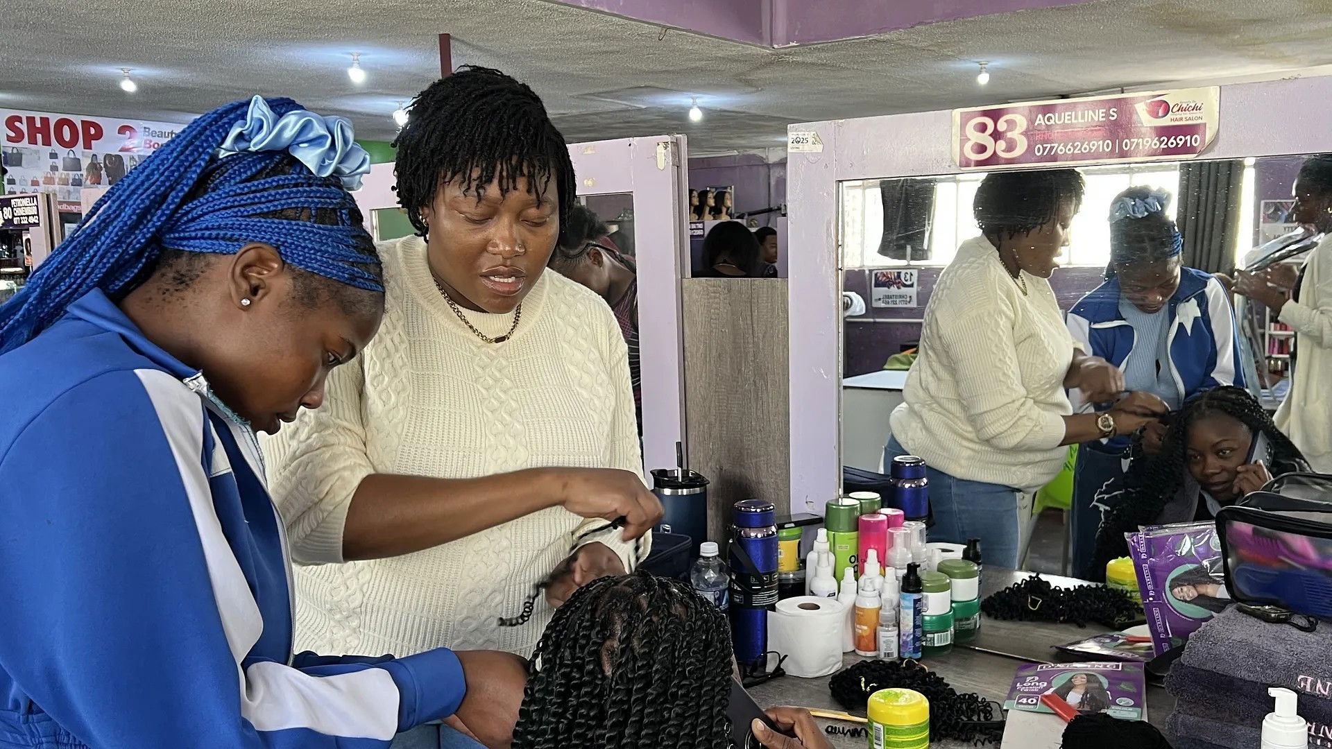 Zimbabwe, the art of African braids