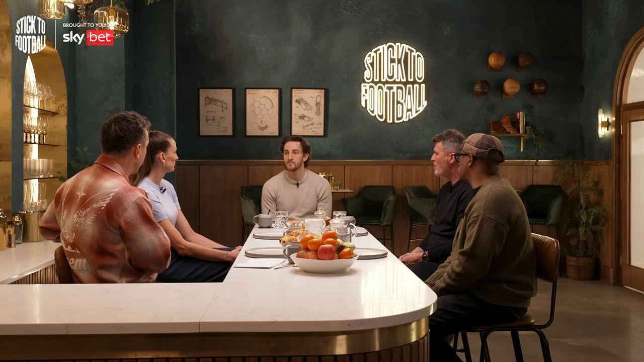 Roy & Wrighty Clash, Cats vs Dogs & Carra is LATE!