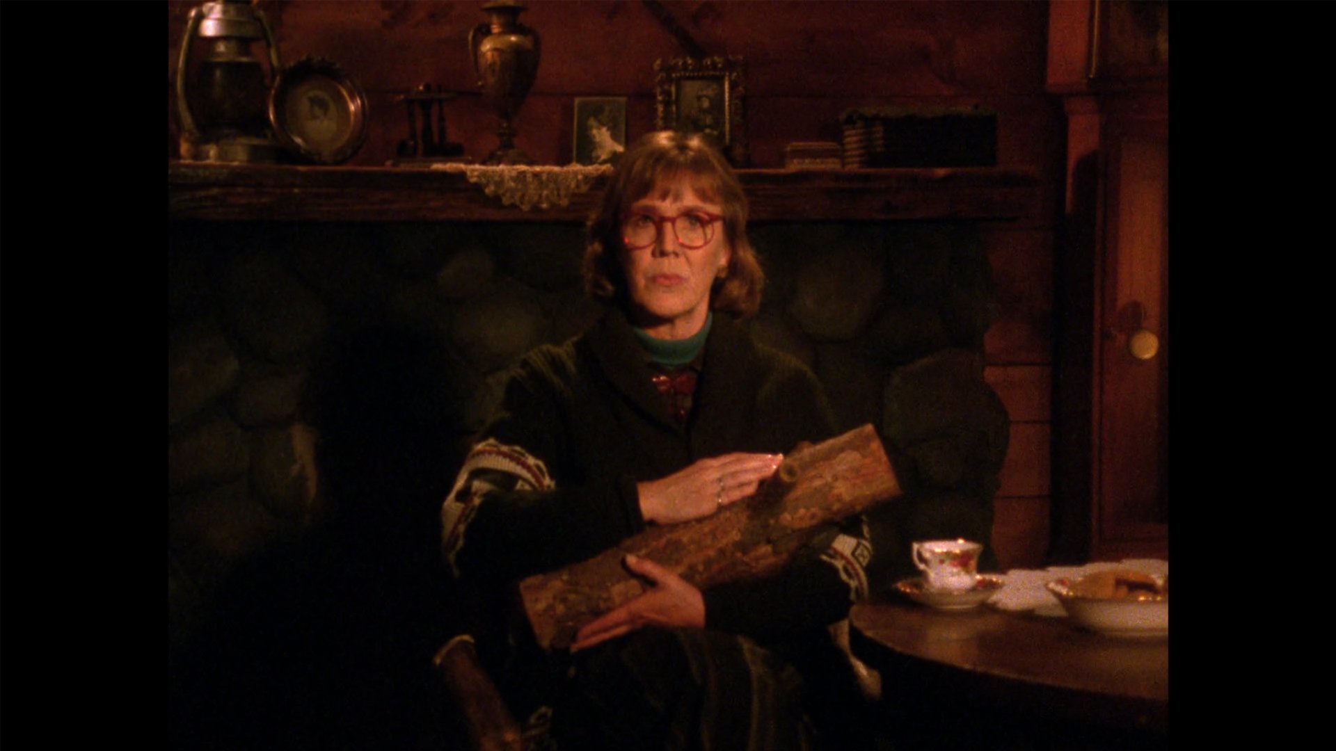 Log Lady Introduction - S01E04