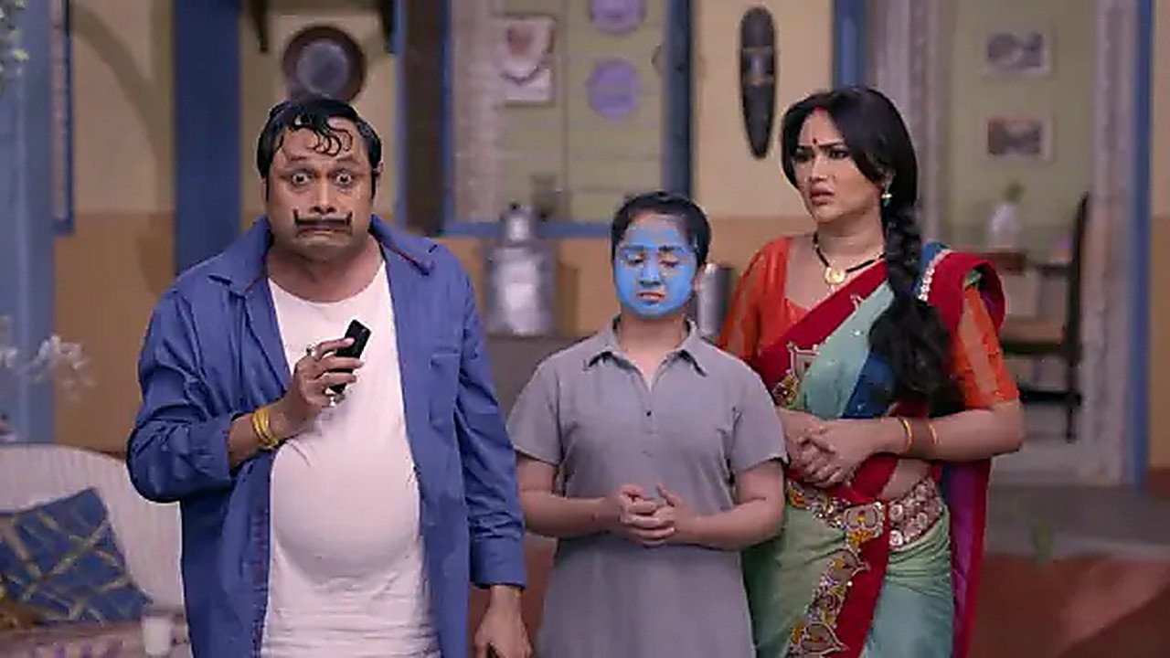 Happu and Rajesh nab the mysterious person - Happu Ki Ultan Paltan