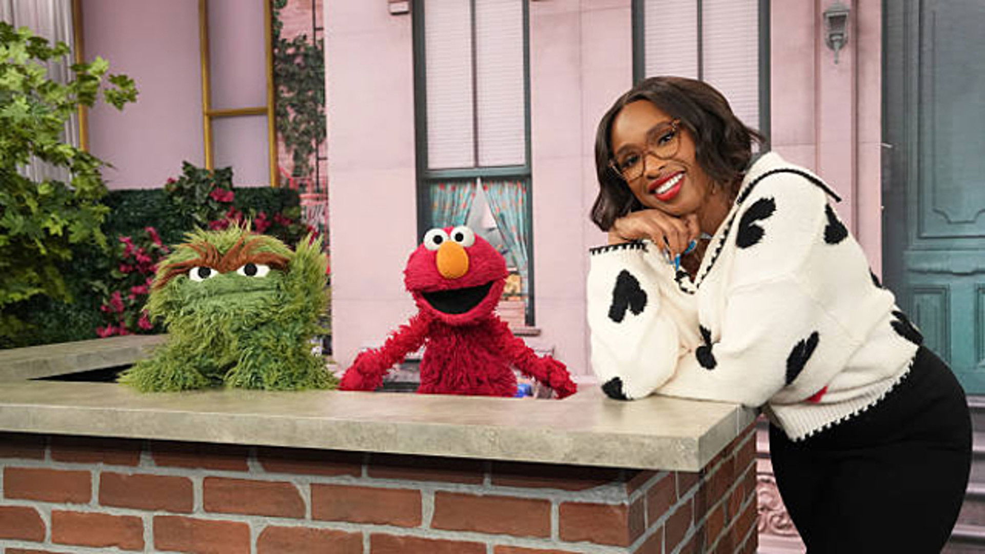Elisabeth Moss, Elmo, Oscar the Grouch