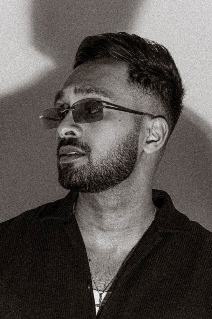 Inno Genga/Playback Singer