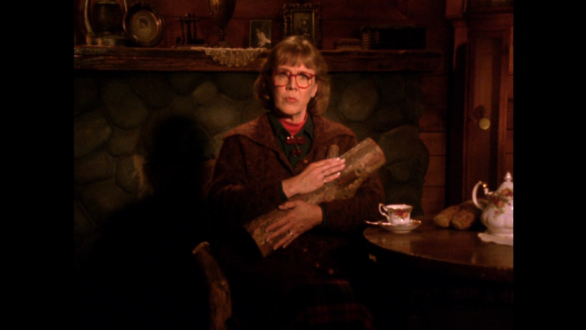 Log Lady Introduction - S02E04