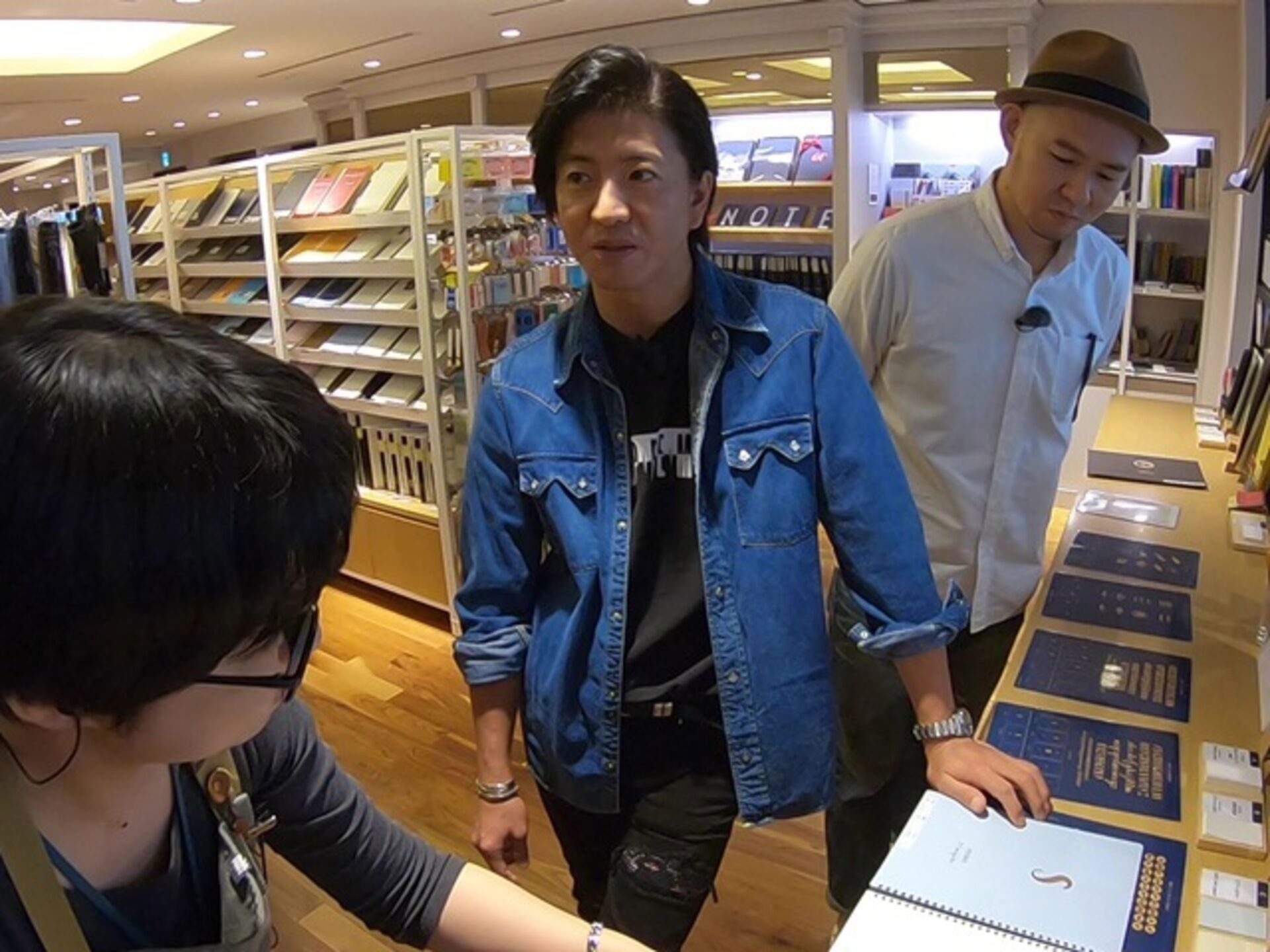 Stationary Surprises! Takuya Kimura in Itoya