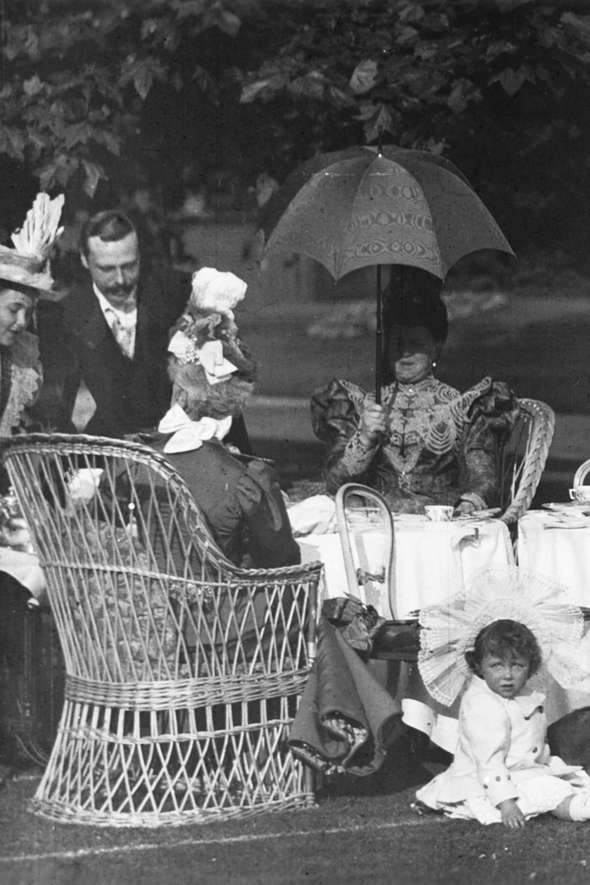 Poster de Afternoon Tea in the Gardens of Clarence House