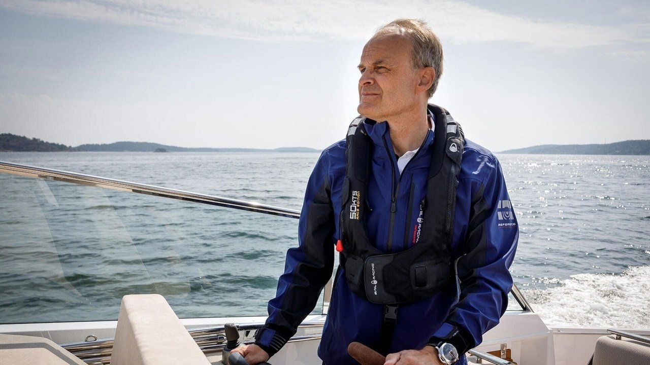 Fredde and Mickan go to a party at Zacke