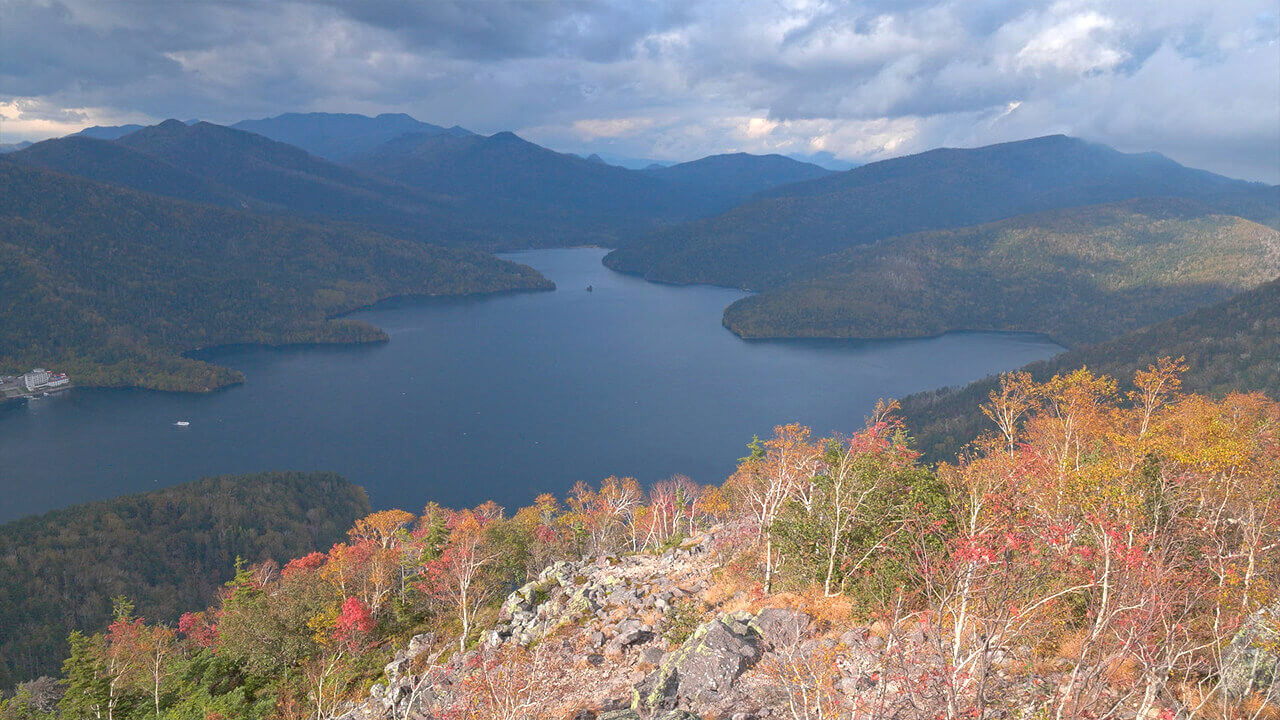 Lake Shikaribetsu from Autumn to Winter