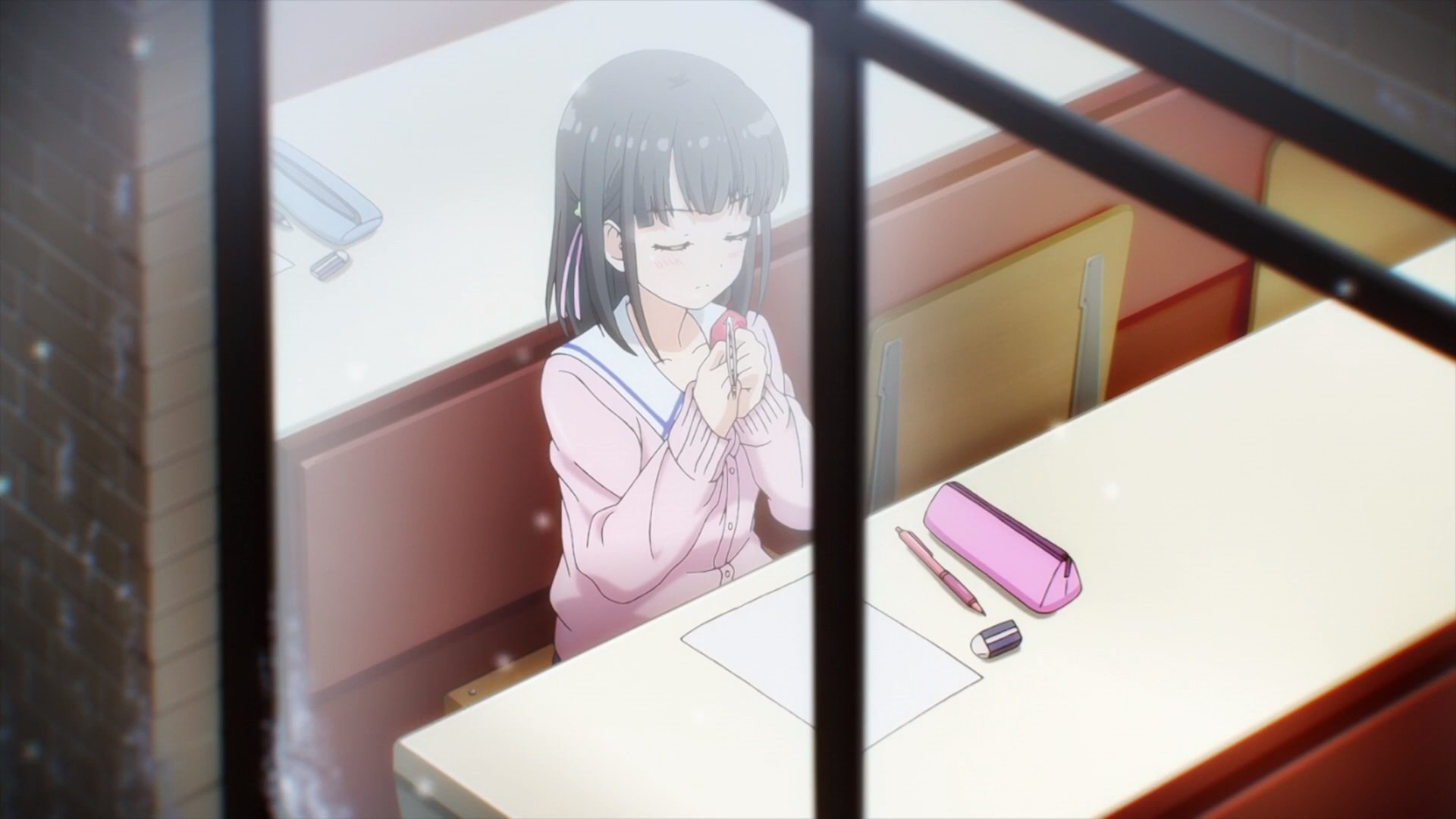 Holding Hands with Hanasaka Yui