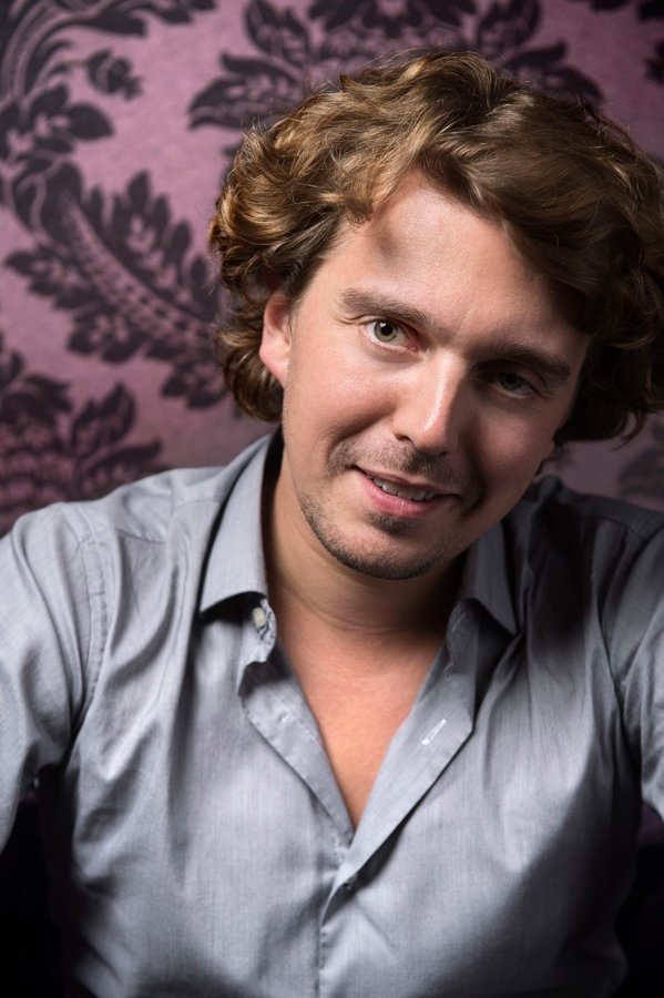 Foto de Alex Vizorek