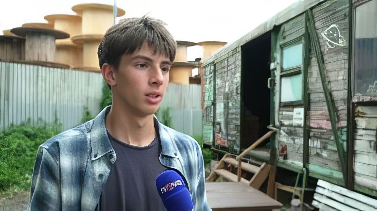 Sebastian Pöthe as Luděk in Brothers and Sisters: Mother Teresa is everything to him