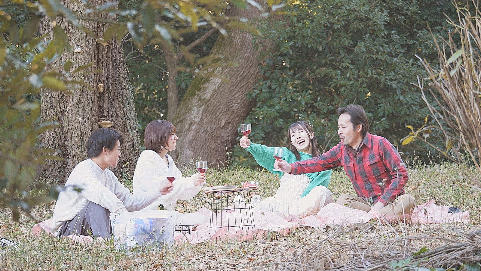 Mucha furi kaika-chû: Uwaki musume to hoteri tsuma