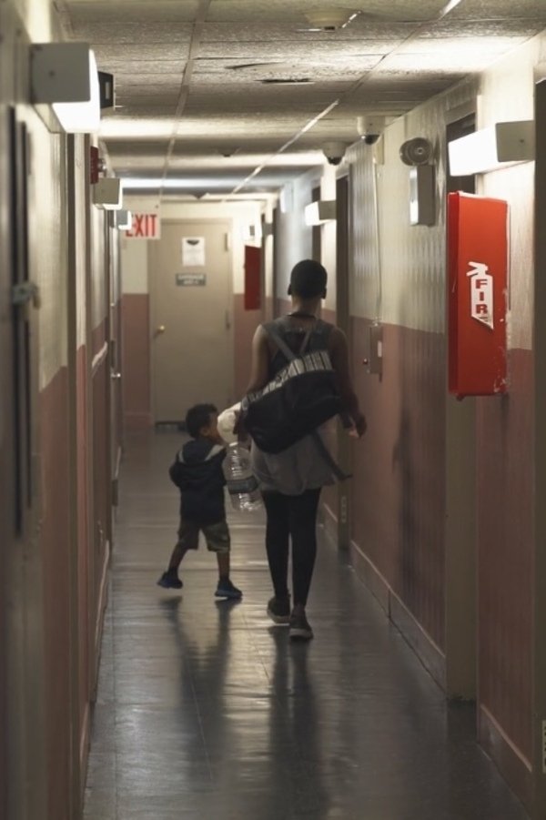 Poster de Mornings: Portraits of Mothers in Homelessness
