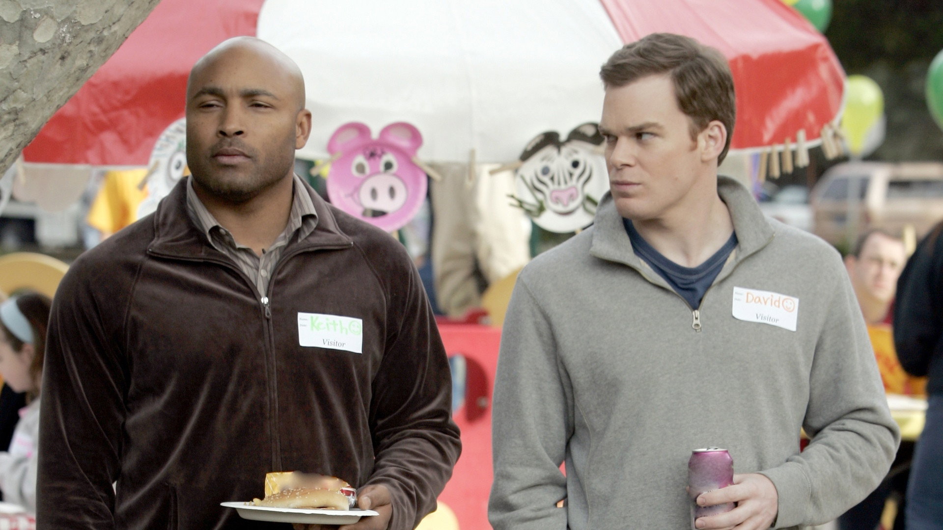 A dos metros bajo tierra 5×5