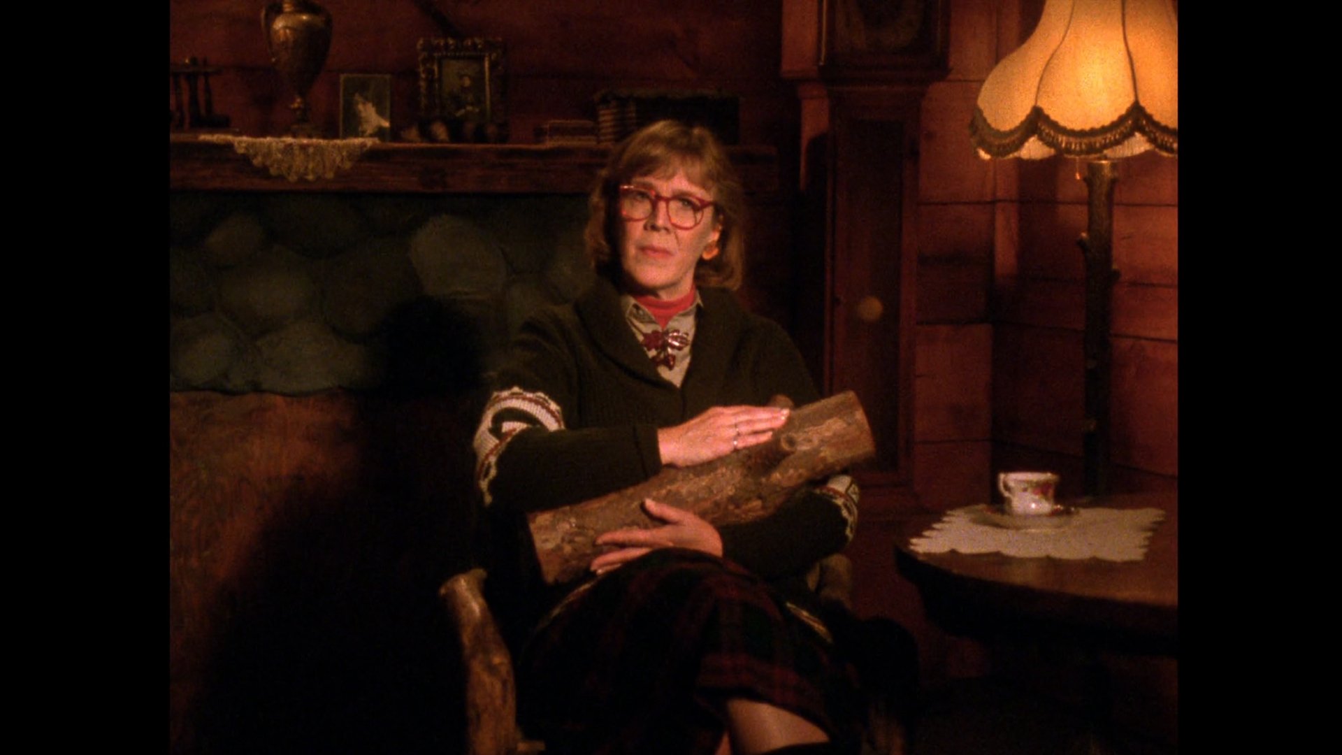 Log Lady Introduction - S02E11