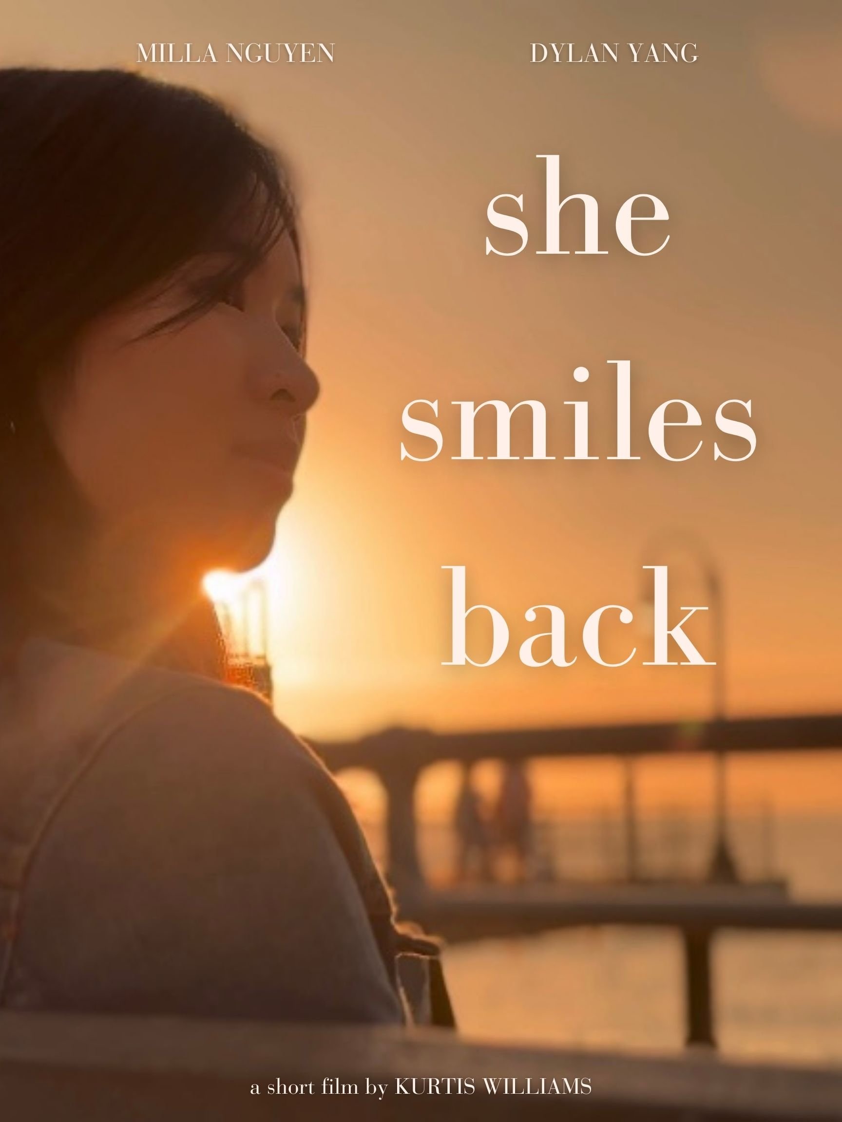Poster de She Smiles Back