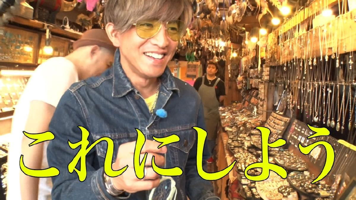 Takuya Kimura is exciting shopping in the city of Fussa!