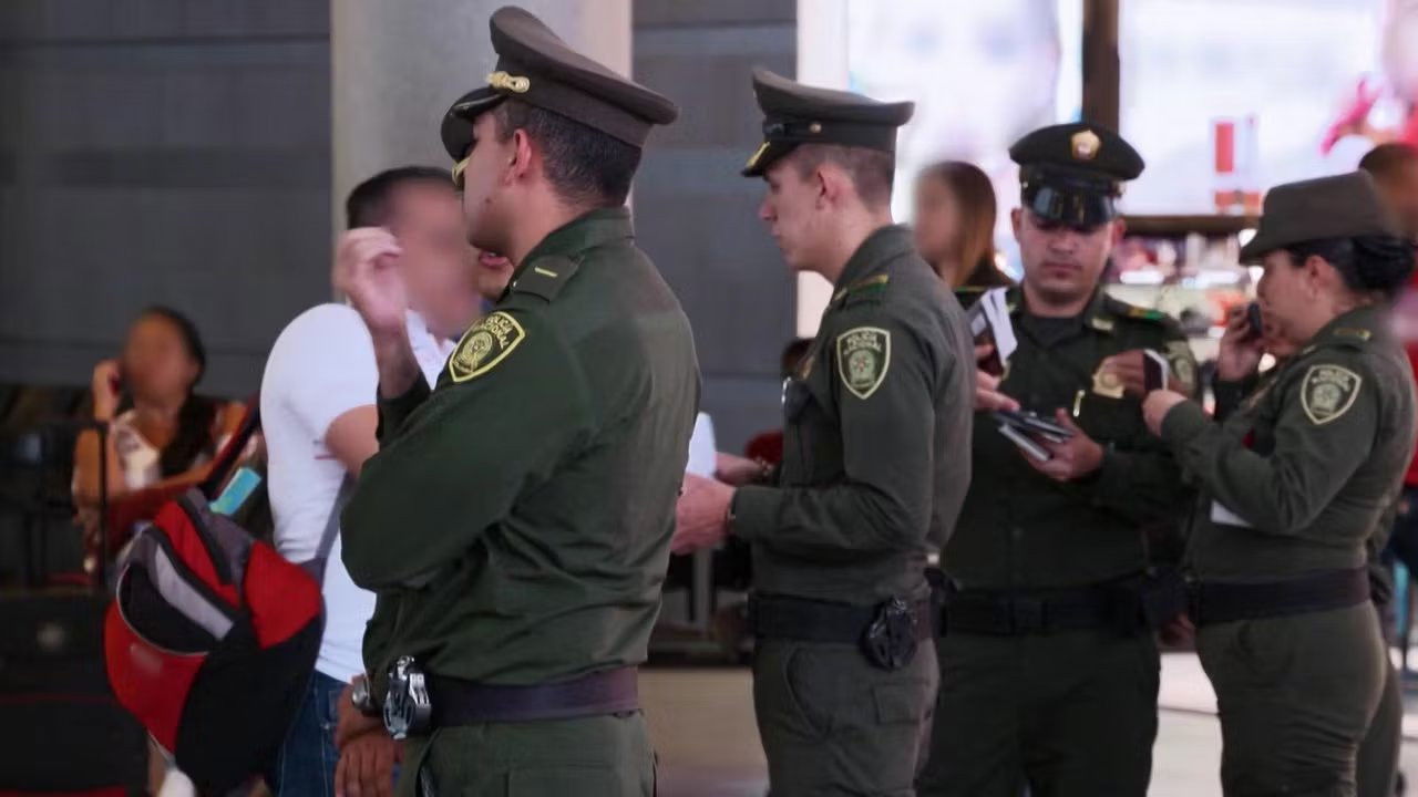 A Guatemalan couple swallowed capsules containing money