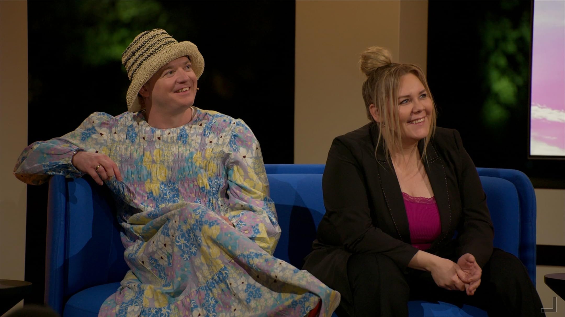 Red, white and stand in