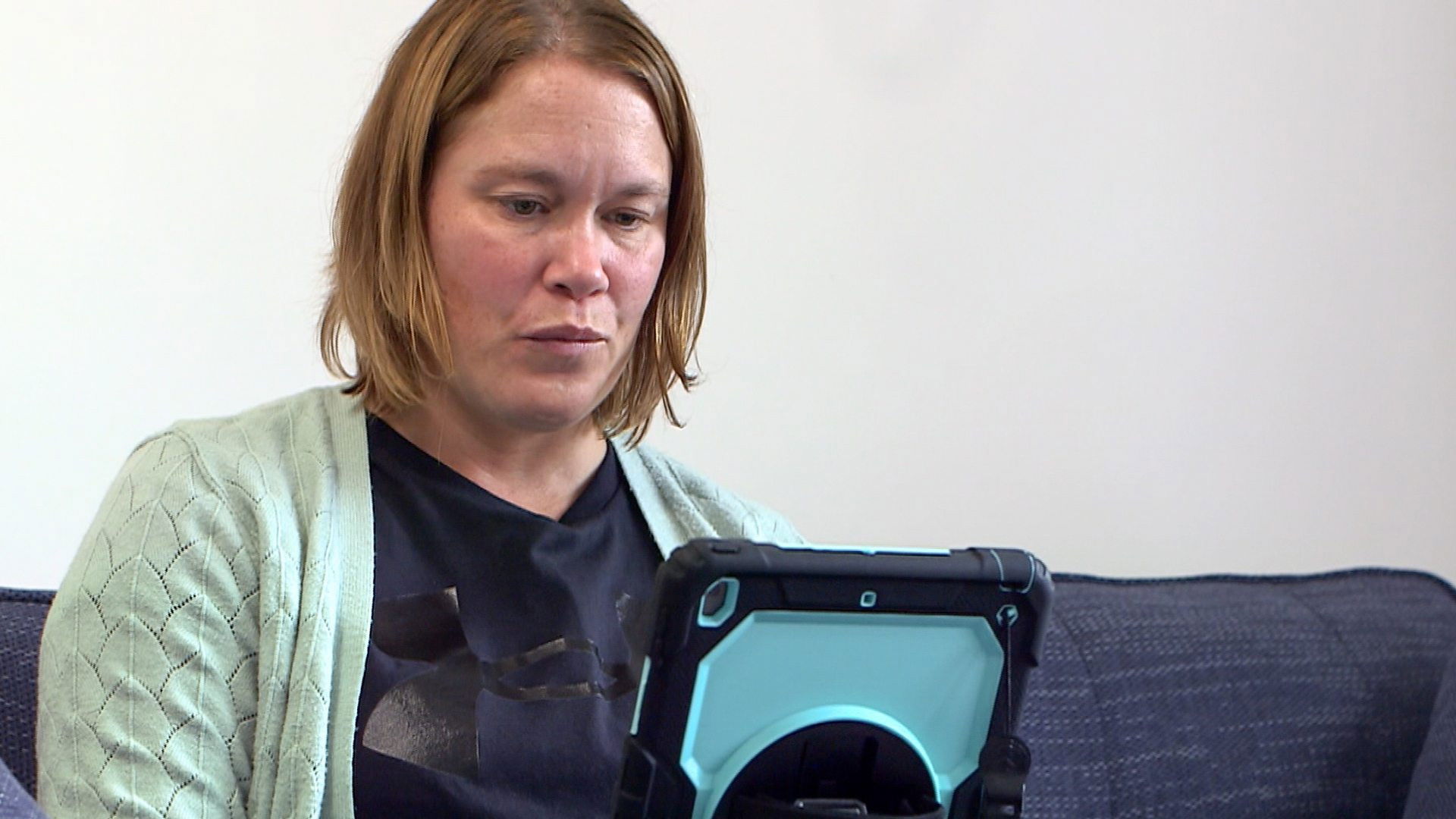 Holidays Series 11 - Episode 10