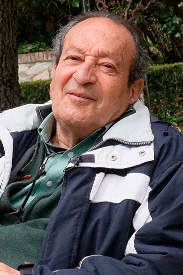 Miguel González Sinde/Assistant Editor