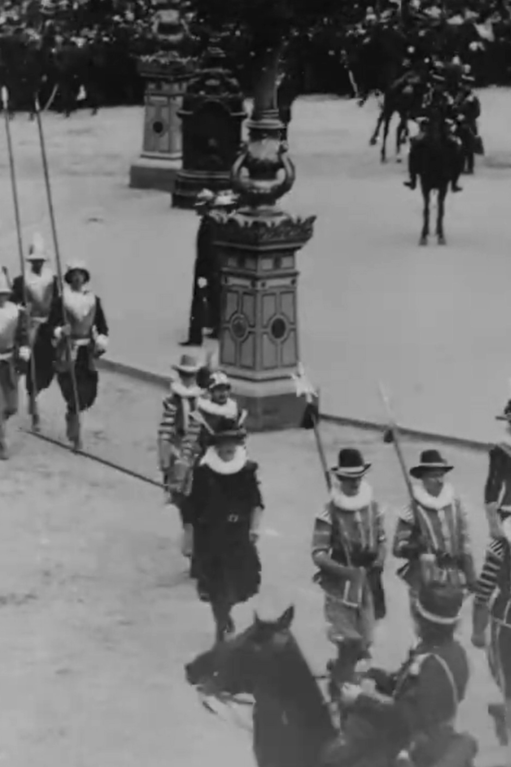 Poster de Review of the Royal Netherland Guards in the Costumes of the Middle Ages (Coronation of Wilhelmina Guard of Honor)