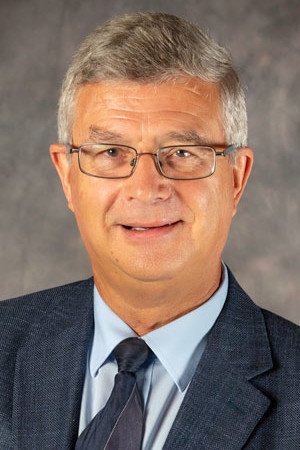 et billede af Andrew Snelling