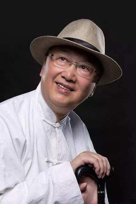 et billede af Qiao Zhen