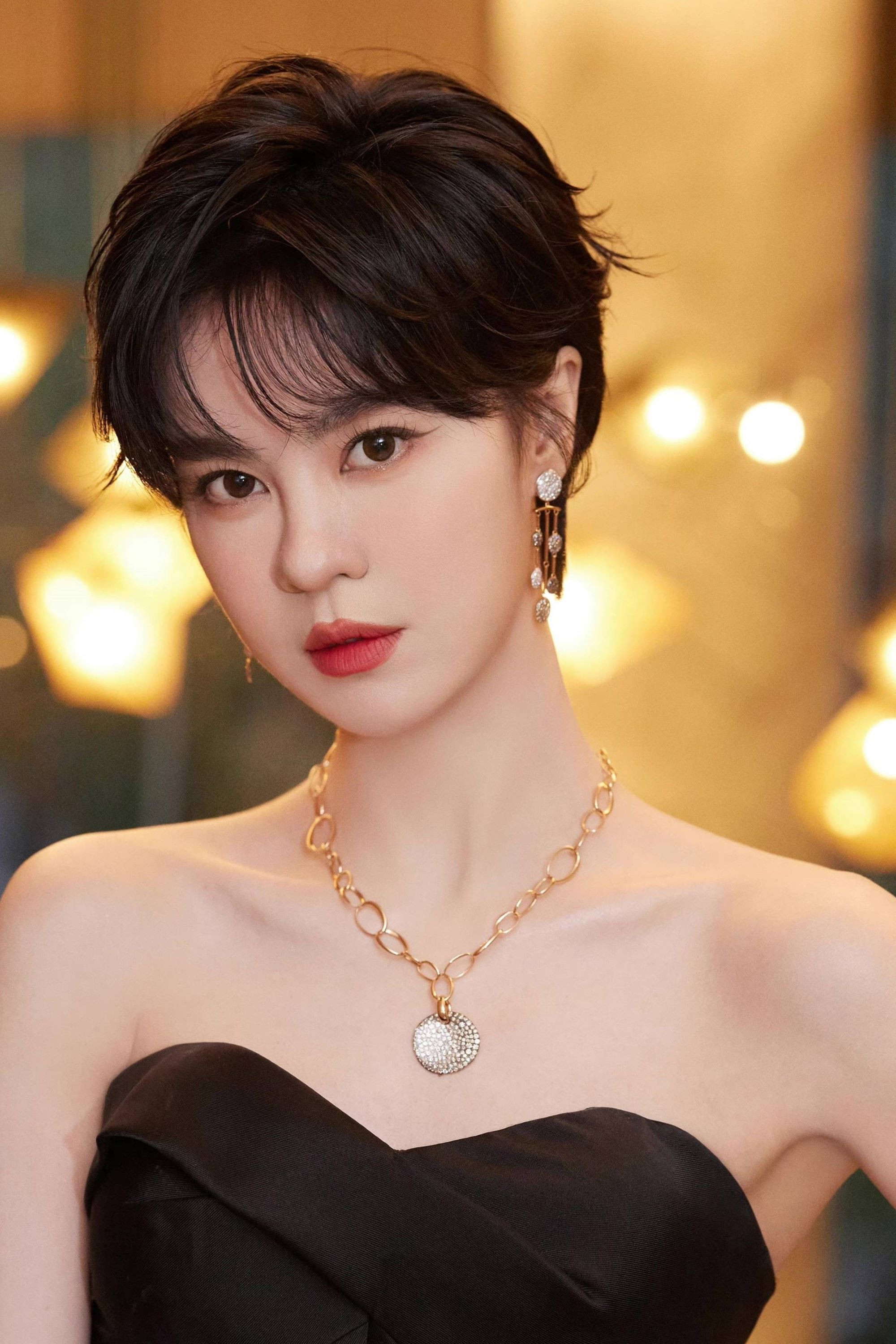 et billede af Yisa Yu