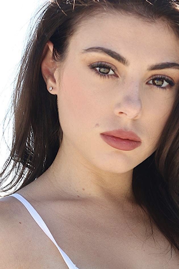 et billede af Lyssa Roberts