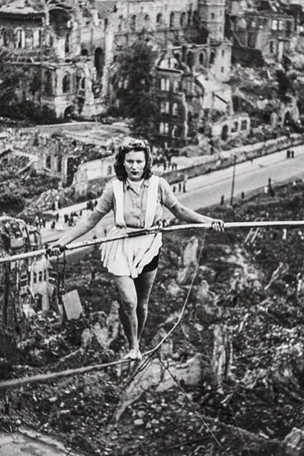 poster movie 80 Jahre Kriegsende im Westen - Zwischen Trümmern und Hoffnung