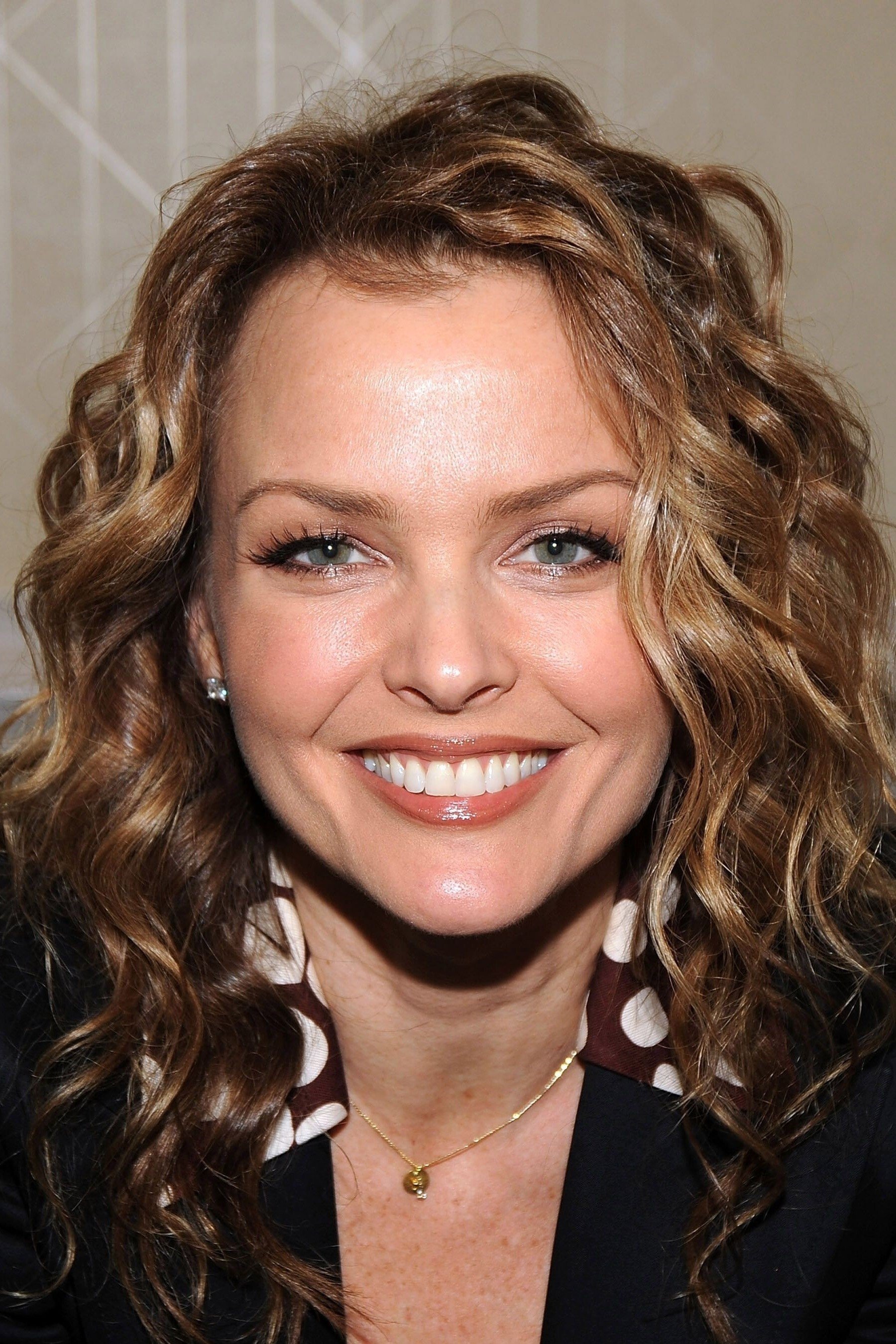 et billede af Dina Meyer