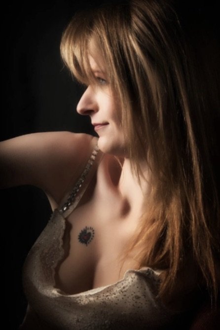 et billede af Heather Cage