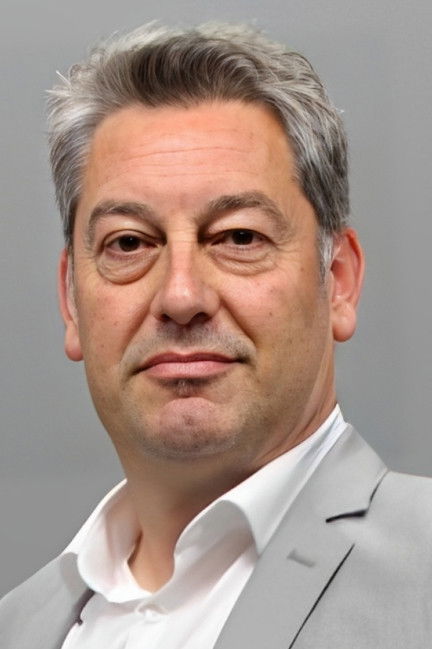 et billede af Özhan Carda