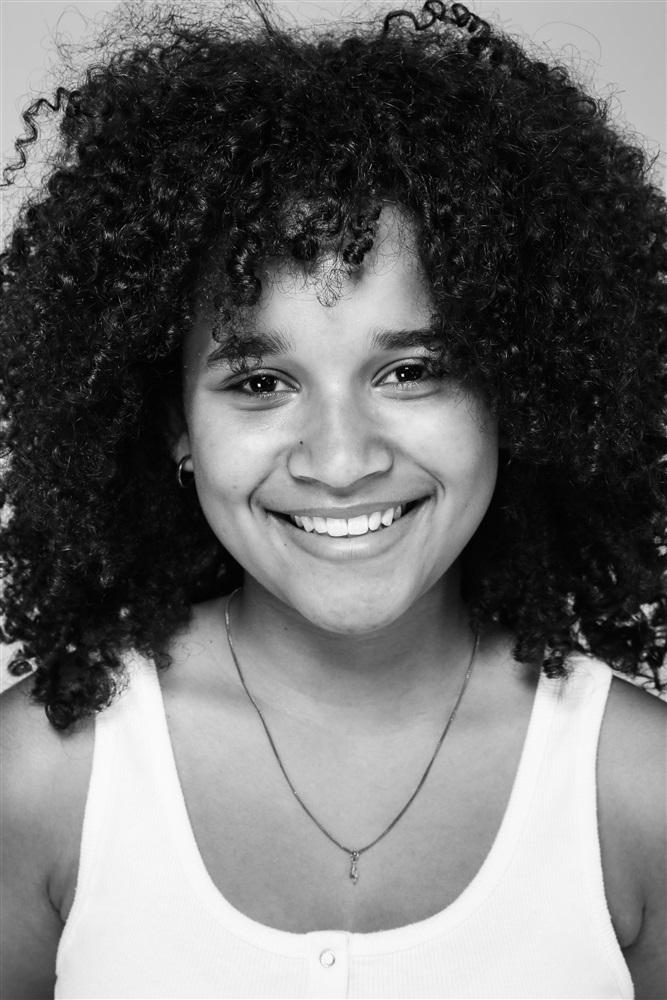 Gloria Colston's picture in the cast