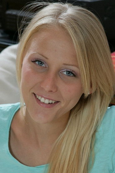 et billede af Kelli Stone