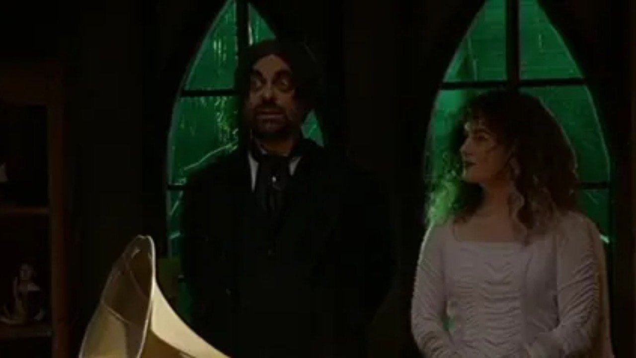 V/H/S/Halloween backdrop