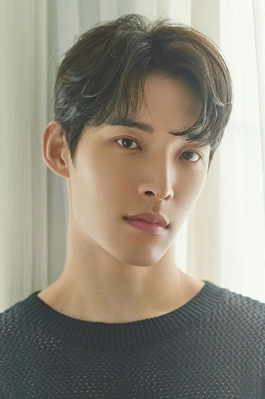 Cho Hyuk-jun's picture in the cast