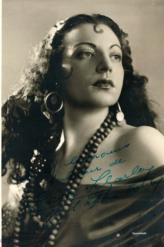 et billede af Denise Scharley