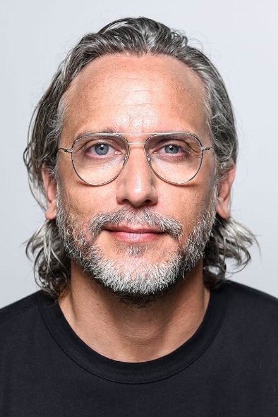 et billede af Fede Álvarez