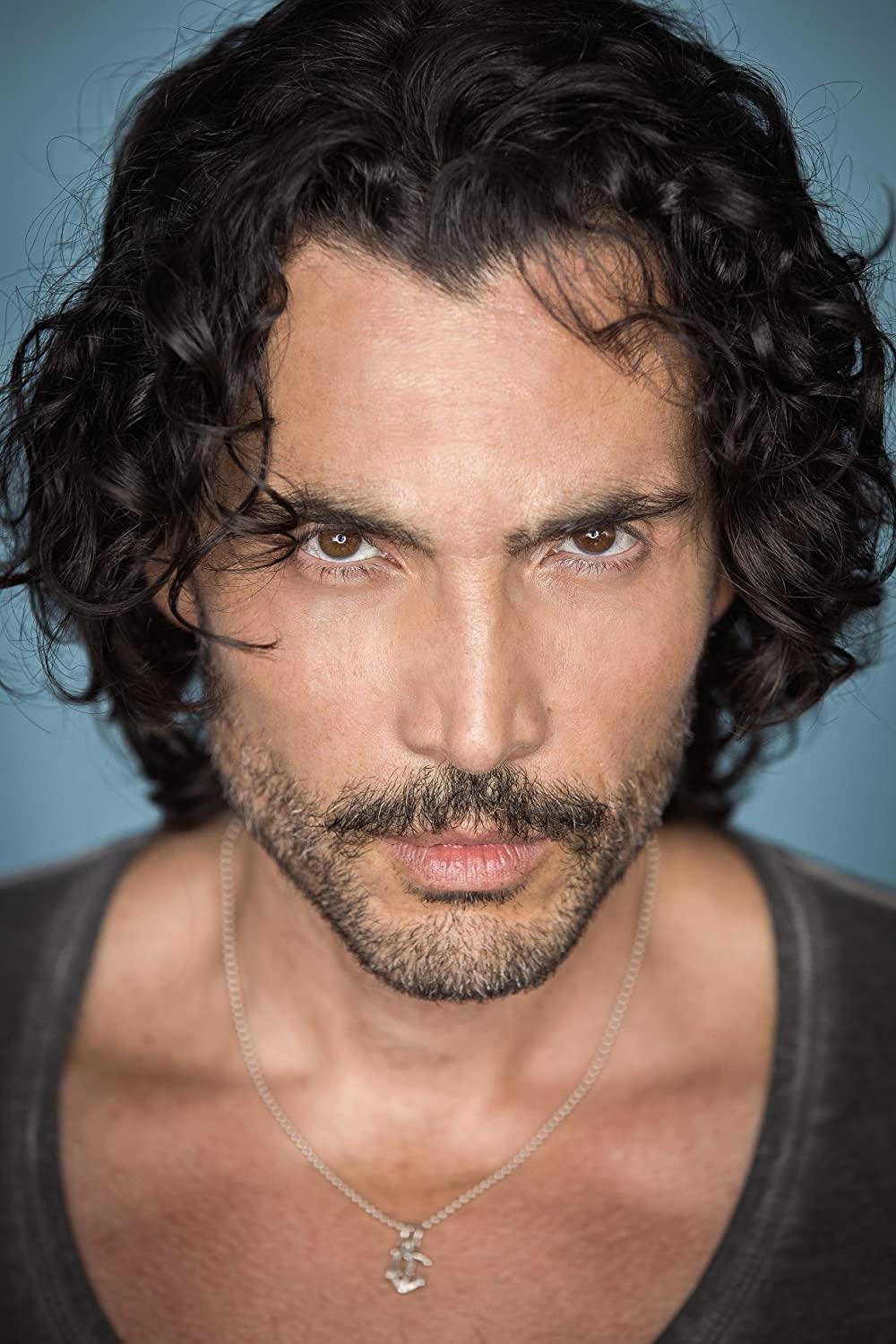 et billede af Khotan Fernández