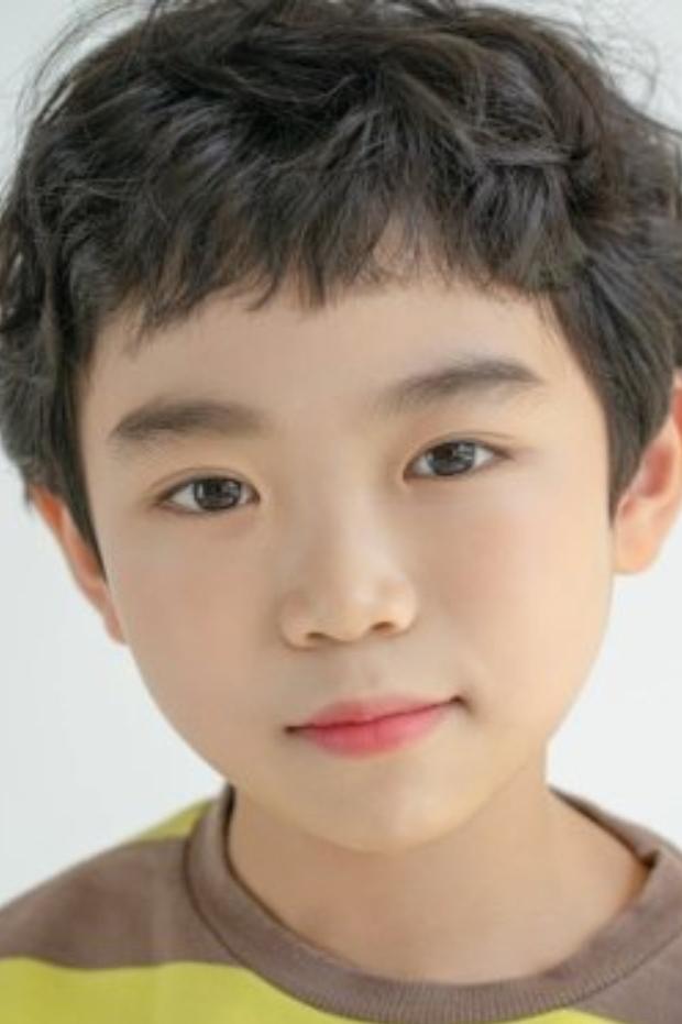 Pyo Dong-jun's picture in the cast