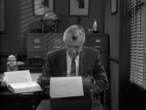 Prisoners' Wives S04E32 backdrop