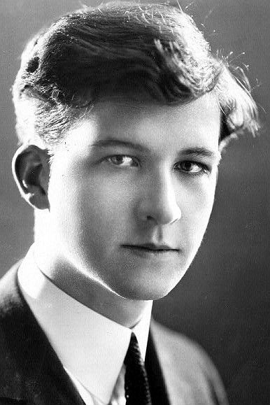 et billede af Thomas Carnahan Jr.