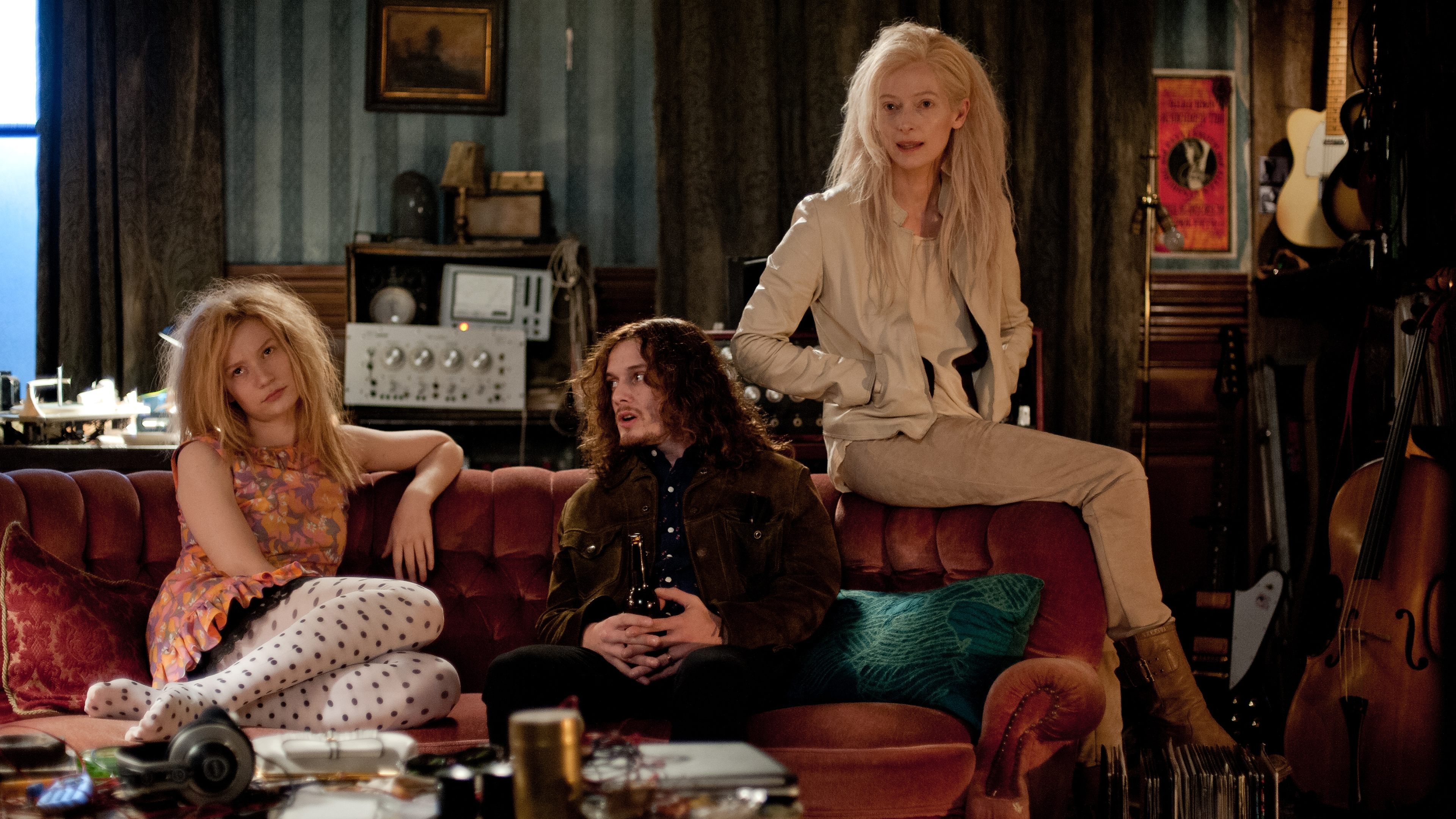 Only Lovers Left Alive (2013)