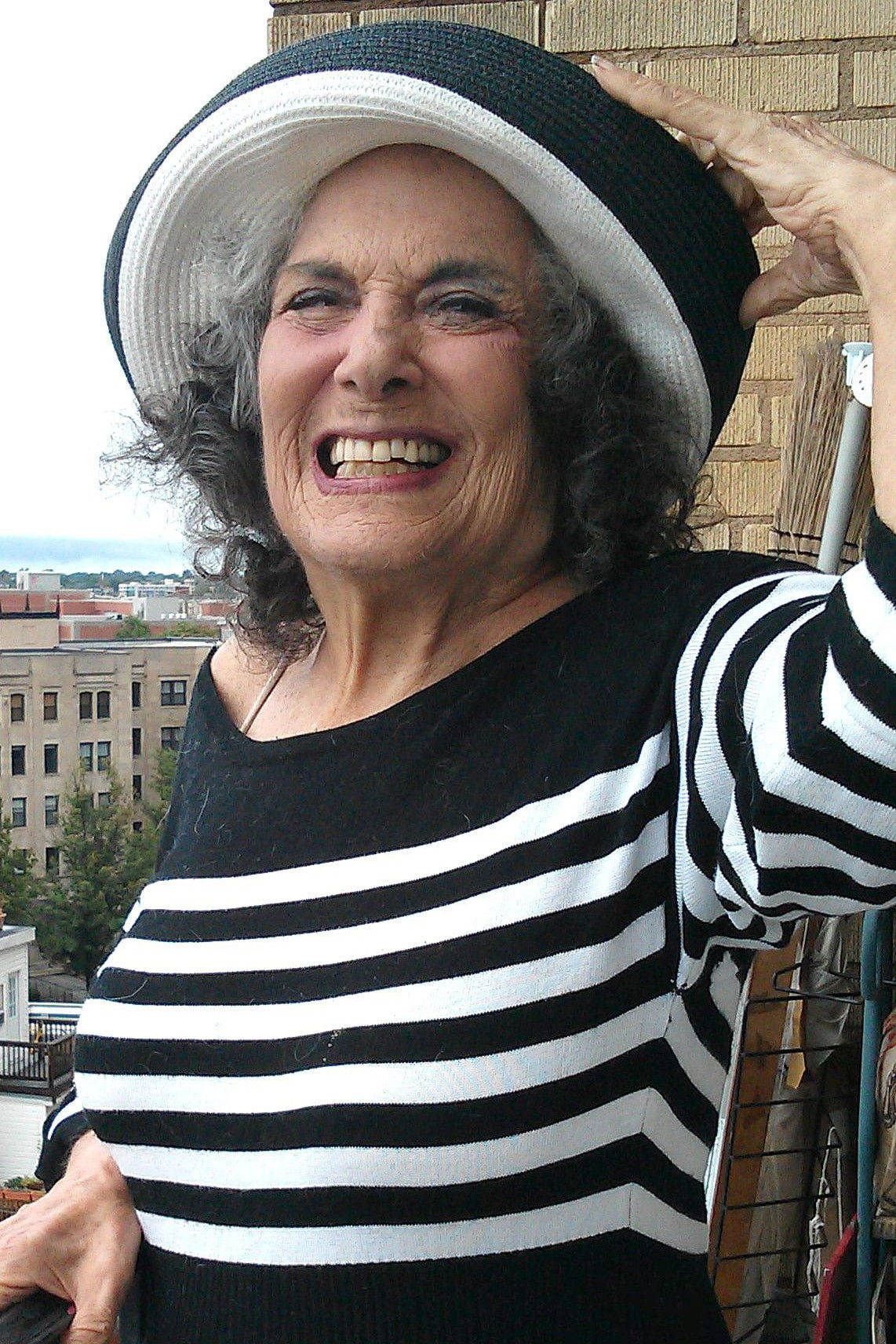 et billede af Faith Dane