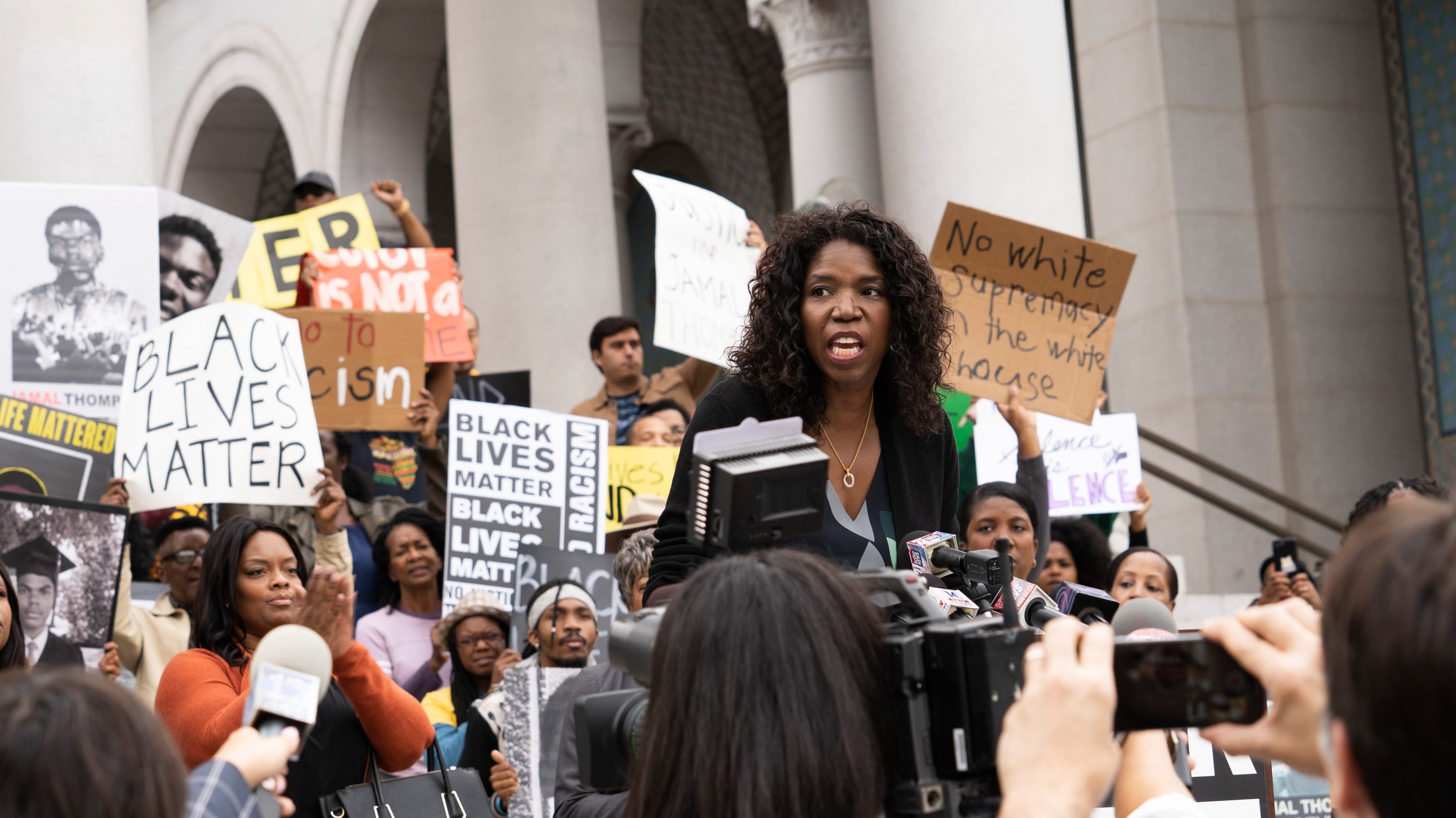 Good Trouble Season 1 :Episode 13  Vitamin C