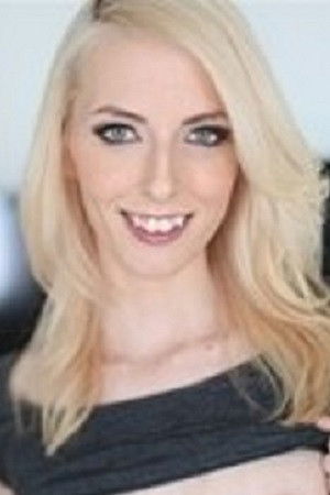 et billede af Karli Stone