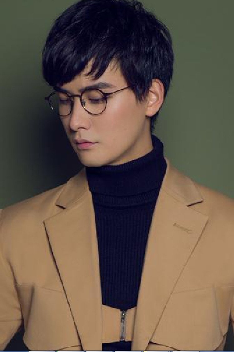 He Longlong's picture in the cast